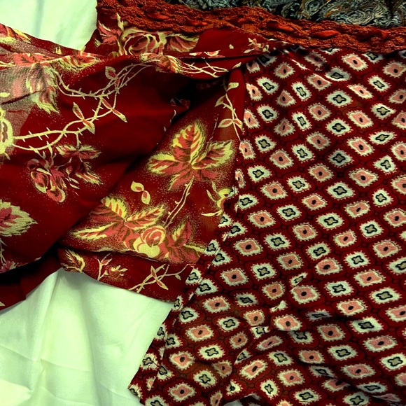 Adorable top. - Picture 2 of 12